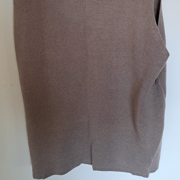 ST. DURAND Men's Beige Sleeveless Sweater Size: XL Pre-Owned (Like New) - Picture 3 of 5